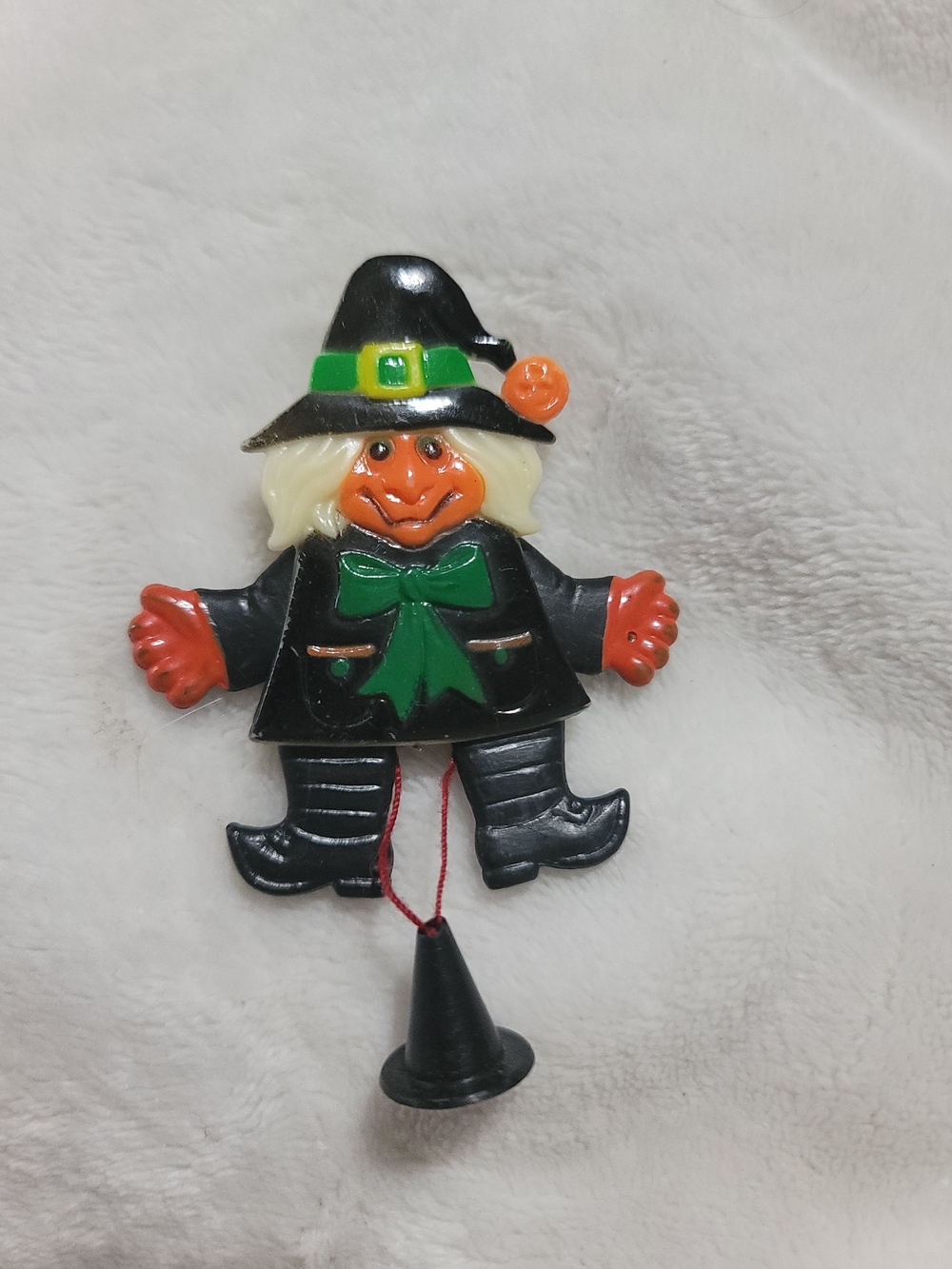 Vintage interactive articulated plastic Halloween witch Pin With Pull String 80s
